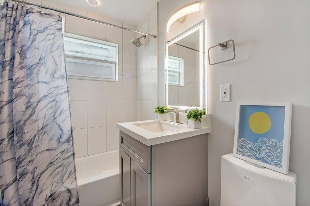 Modern Getaway Near The Beach With Room For A Boat 西棕榈滩 外观 照片