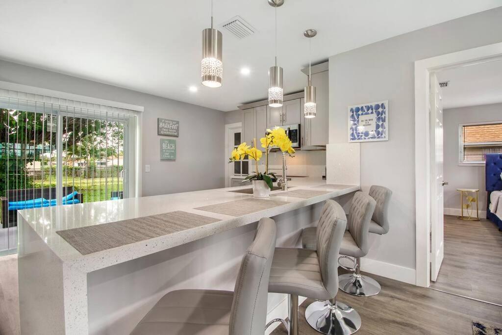Modern Getaway Near The Beach With Room For A Boat 西棕榈滩 外观 照片